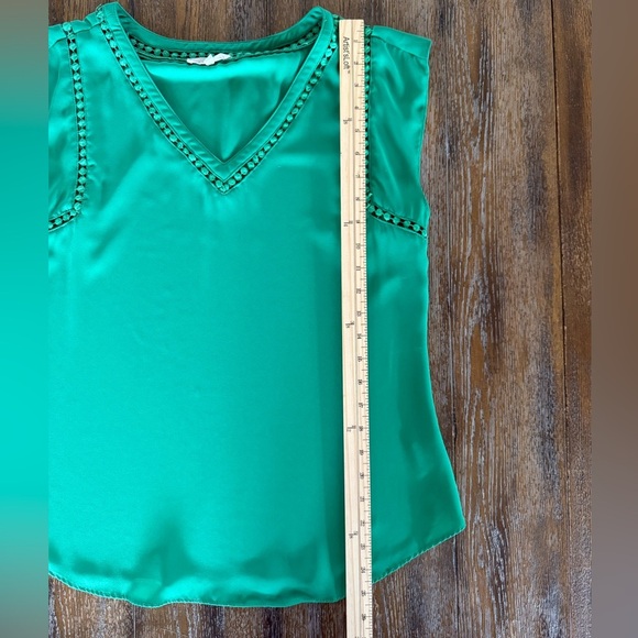 41 Hawthorn Women’s Emerald Green Sleeveless V-Neck Blouse Size M - Picture 5 of 8